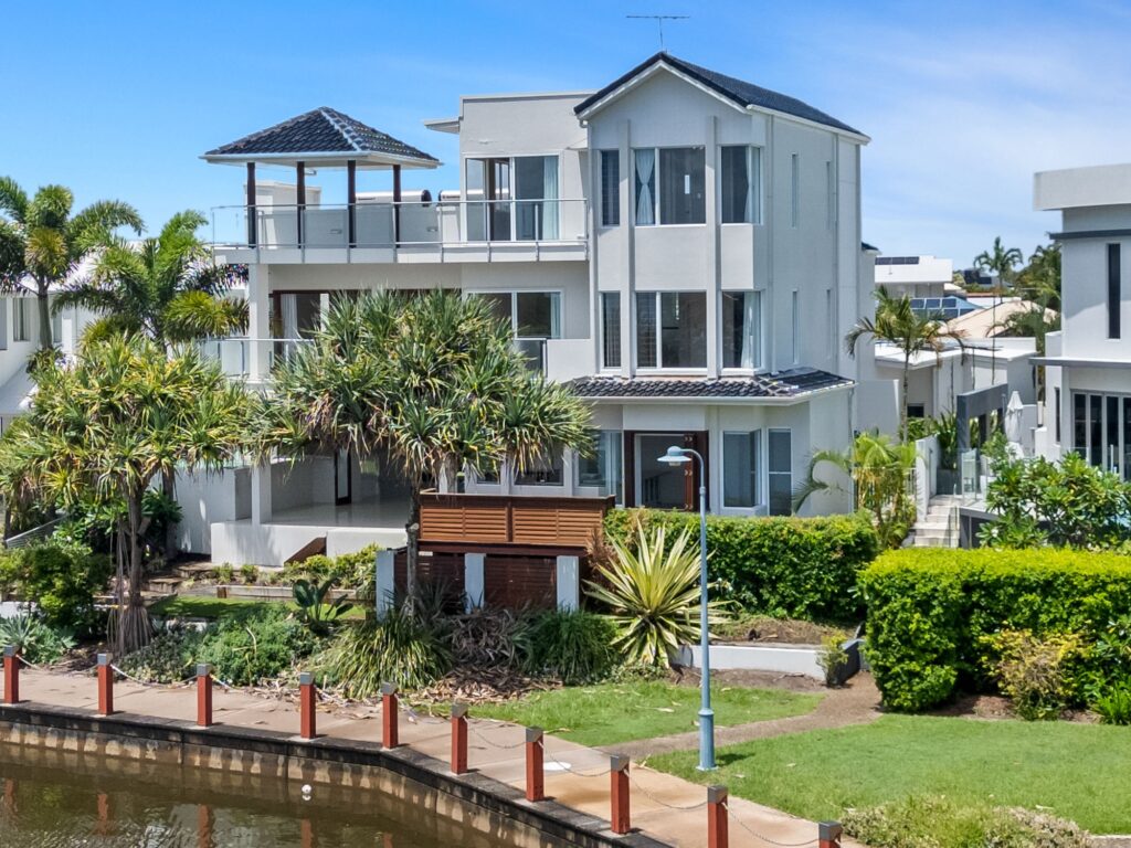 2 Cayman Place, Kawana Island