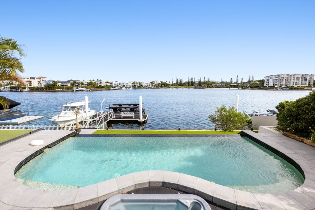 32 Sunbird Chase, Parrearra