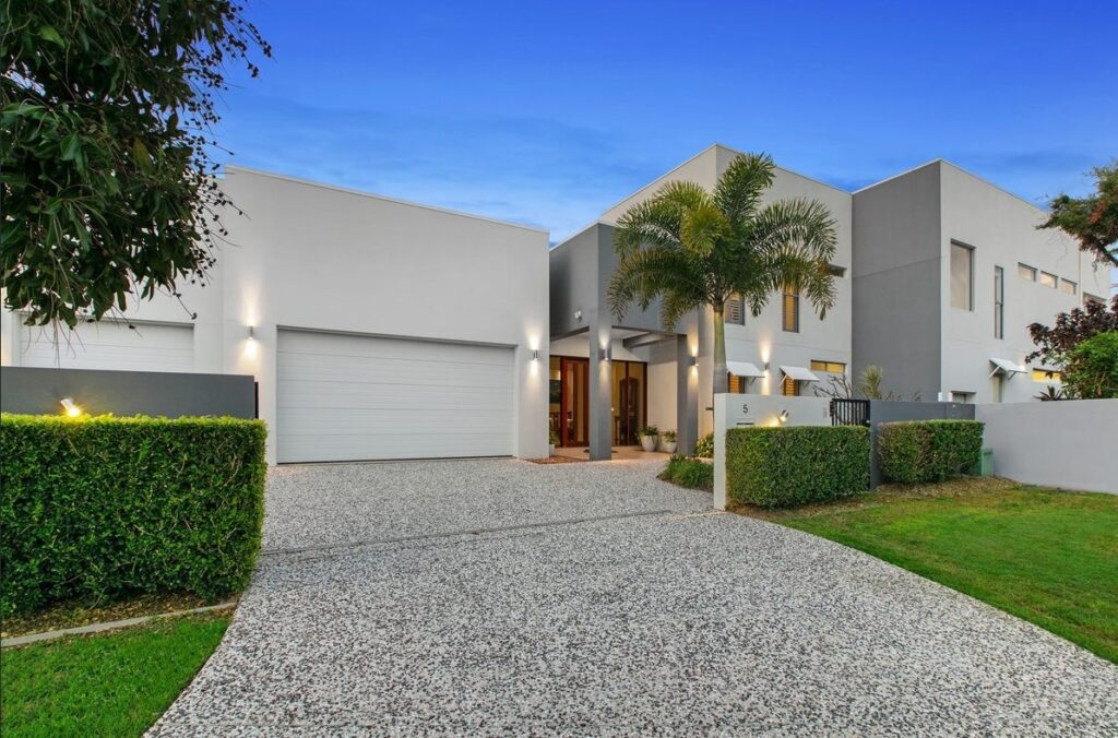 5 ANTIGUA COURT