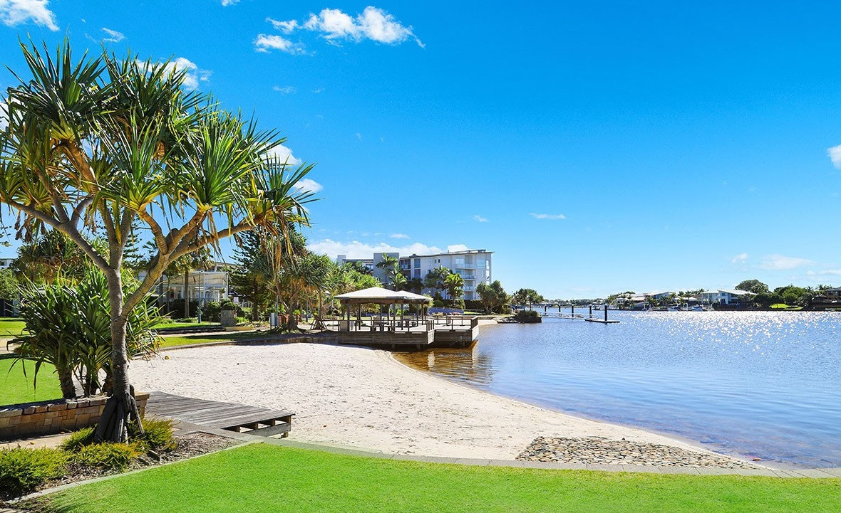 Public foreshore and beach at Double Bay, Kawana Island